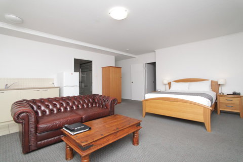 Quality Inn & Suites The Menzies - New Castle Holiday 8