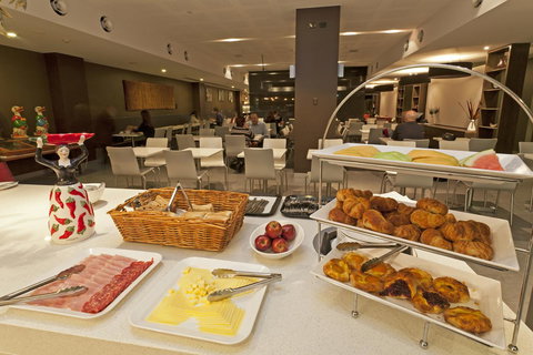 Causeway 353 Hotel - New Castle Holiday 16