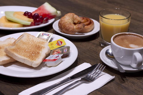 Causeway 353 Hotel - New Castle Holiday 19