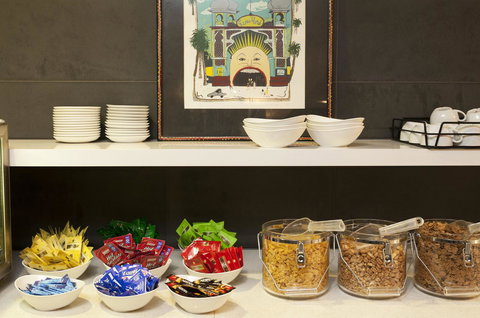 Causeway 353 Hotel - New Castle Holiday 17