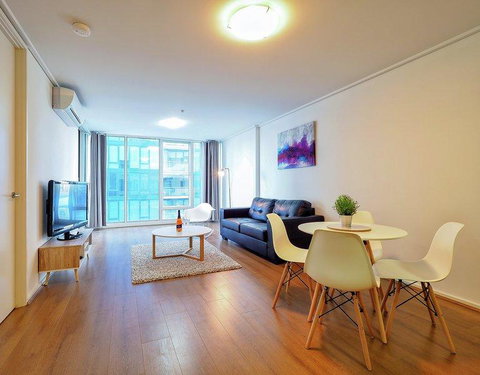 Premier Stays Melbourne - New Castle Holiday 5