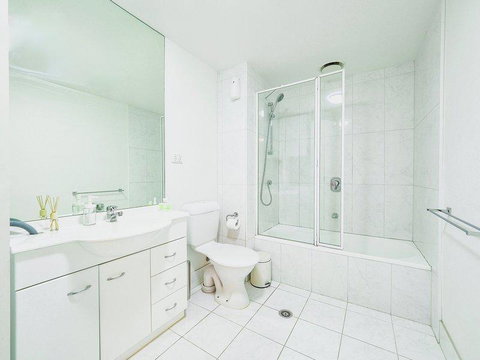 Premier Stays Melbourne - New Castle Holiday 9