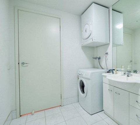 Premier Stays Melbourne - New Castle Holiday 10