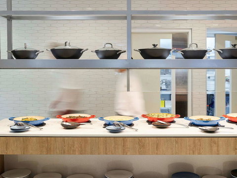 Pullman Melbourne On The Park - New Castle Holiday 44