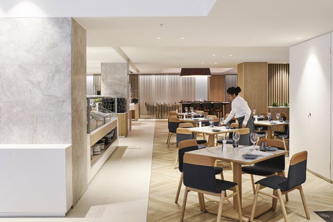 Pullman Melbourne On The Park - New Castle Holiday 17