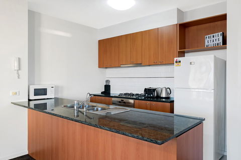 Premier Stays Melbourne - New Castle Holiday 6