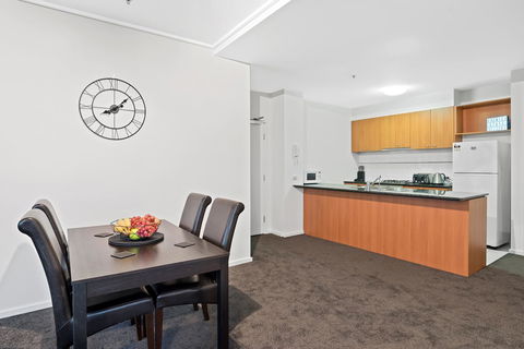 Premier Stays Melbourne - New Castle Holiday 9