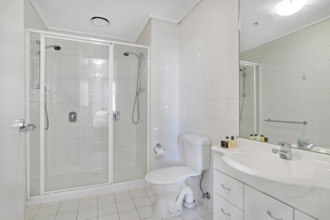 Premier Stays Melbourne - New Castle Holiday 10