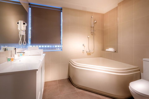 Crest On Barkly Hotel - New Castle Holiday 25