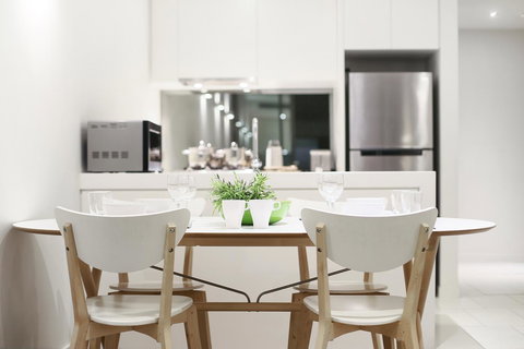 COZY 2BR Suites, FEDERATION SQUARE + FREE Parking - New Castle Holiday 0