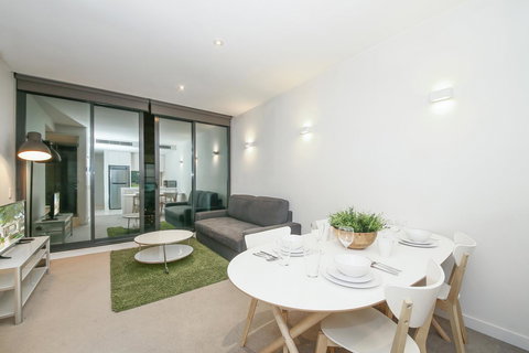 COZY 2BR Suites, FEDERATION SQUARE + FREE Parking - New Castle Holiday 4
