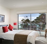 Waves Apartments - New Castle Holiday