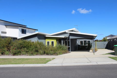 Tamara Temptation - New Castle Holiday 0