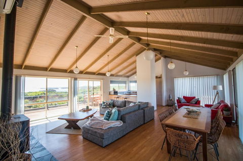 Sunsets On Martyrs Luxury Coastal Beach House Peterborough - New Castle Holiday 0