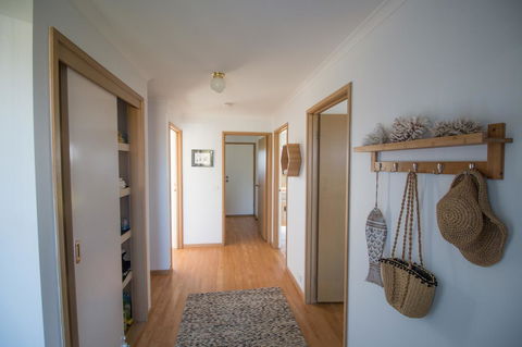 Sunsets On Martyrs Luxury Coastal Beach House Peterborough - New Castle Holiday 19