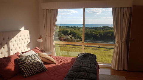 Sunsets On Martyrs Luxury Coastal Beach House Peterborough - New Castle Holiday 5