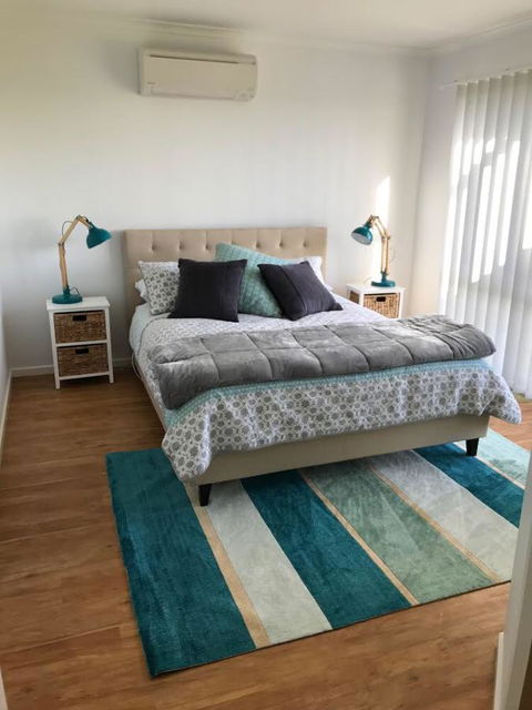 Sunsets On Martyrs Luxury Coastal Beach House Peterborough - New Castle Holiday 14