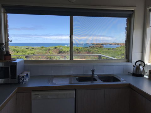 Sunsets On Martyrs Luxury Coastal Beach House Peterborough - New Castle Holiday 7