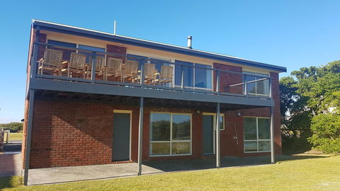 Sunsets On Martyrs Luxury Coastal Beach House Peterborough - New Castle Holiday 24