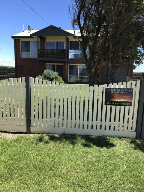 Sunsets On Martyrs Luxury Coastal Beach House Peterborough - New Castle Holiday 20