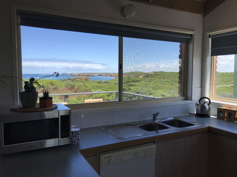 Sunsets On Martyrs Luxury Coastal Beach House Peterborough - New Castle Holiday 8