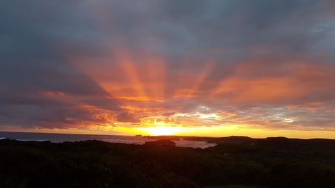 Sunsets On Martyrs Luxury Coastal Beach House Peterborough - New Castle Holiday 25