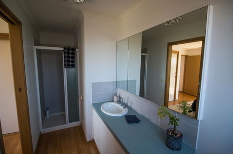 Sunsets On Martyrs Luxury Coastal Beach House Peterborough - New Castle Holiday 18
