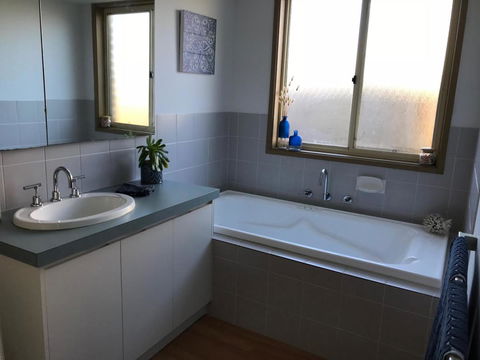 Sunsets On Martyrs Luxury Coastal Beach House Peterborough - New Castle Holiday 17