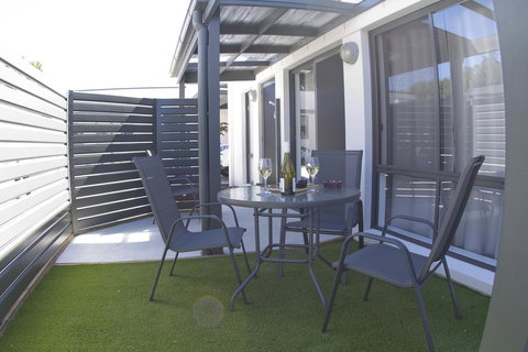 16 King Street - New Castle Holiday 16