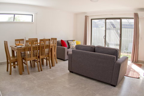 16 King Street - New Castle Holiday 2