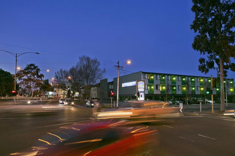 Melbourne's Princes Park Hotel - New Castle Holiday 7
