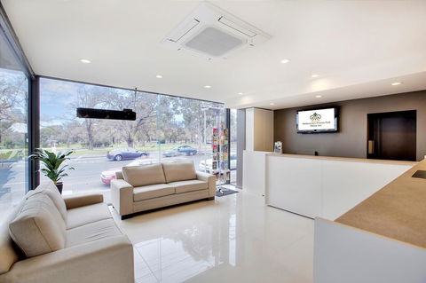 Melbourne's Princes Park Hotel - New Castle Holiday 2