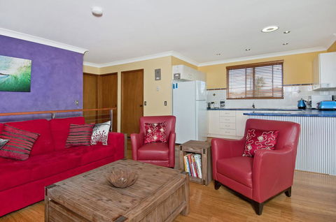 THE BOARDROOM ON BANKSIA - 11 Banksia Ave Bonny Hills - New Castle Holiday 0