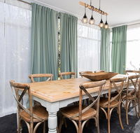 The Byng House Grand and Central Entertain 12 - New Castle Holiday