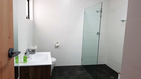 The Courtyard - New Castle Holiday 3