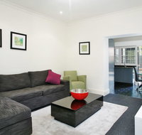 The Courtyard of St Neot - Art Deco 2BR Potts Point Apartment with Large Courtyard in Stunning Location - New Castle Holiday