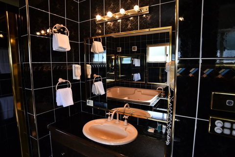 The Crossing Motel - New Castle Holiday 2