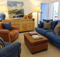 The Dewhurst - Sophisticated Entire CBD Apartment - New Castle Holiday