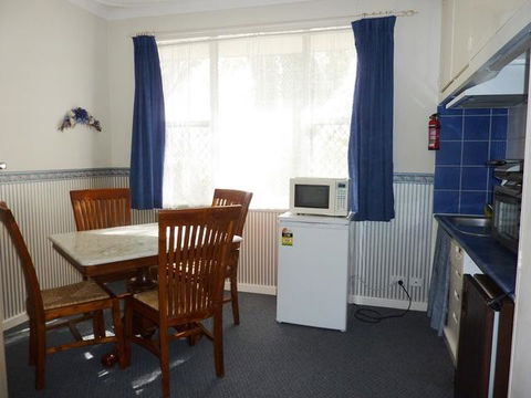 The Doo Drop Inn - New Castle Holiday 1