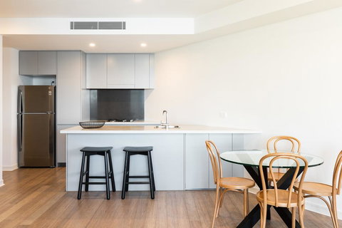 The Edge - Luxurious Waterfront Apartment - New Castle Holiday 2