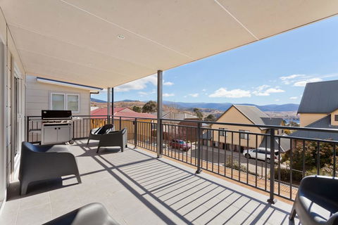 The Elements East - Jindabyne - New Castle Holiday 1