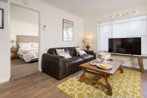 The Executive - Central & Sophisticated - New Castle Holiday 0