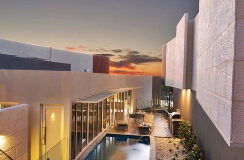 The Frames - New Castle Holiday 0