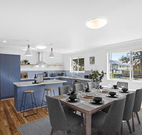 The Gathering Ground - spacious entertainer in Toowoomba City - New Castle Holiday