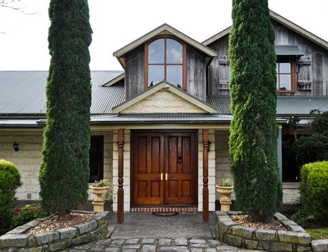 The George Yering - New Castle Holiday 0