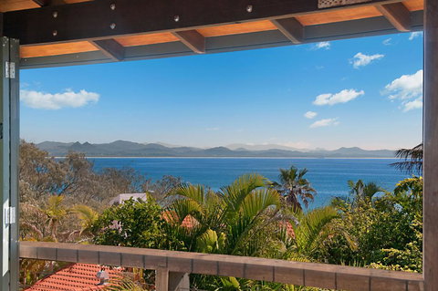 The Hawk At Wategos Beach - New Castle Holiday 0