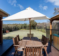 The Heyfield Hideaway Tennis  Spa - New Castle Holiday