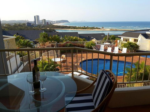 The Hill Apartments Currumbin Beach - New Castle Holiday 3