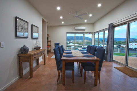 The Hill House - New Castle Holiday 2