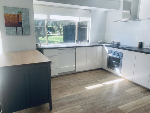 The Lake House - New Castle Holiday 1